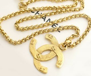 Chanel Cc Logo Pendant Necklace 30 " Gold Tone Vintage Nm
