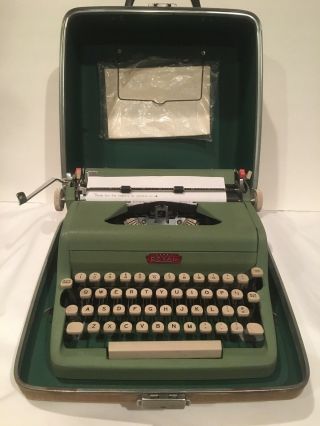 Green Royal Quiet De Luxe Typewriter W/case Vintage