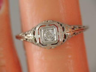 Antique Art Deco 18k White Gold Filigree Diamond Ring