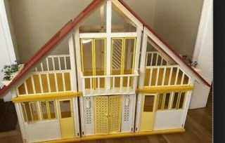 Vintage Barbie Dream House With Furniture 1978