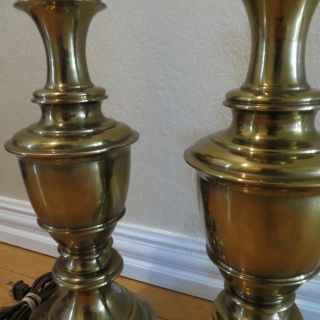 Vintage Stiffel Hollywood Regency Brass Trophy Urn Table Lamp 19.  5 