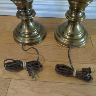 Vintage Stiffel Hollywood Regency Brass Trophy Urn Table Lamp 19.  5 