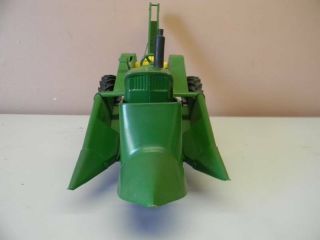 VINTAGE ERTL JOHN DEERE CORN PICKER SHELLER - 1/16 SCALE 4