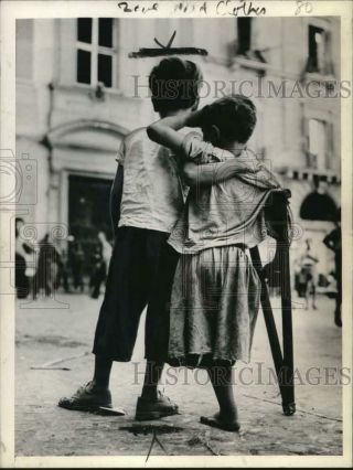 1944 Press Photo Young Wounded Children In The Streets Of Wartime Naples,  Italy