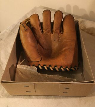 Vintage Carl Hubbell Baseball Glove and Box 2