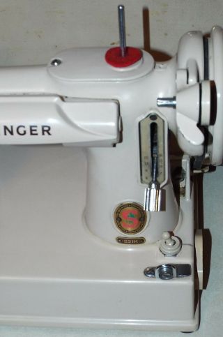 VINTAGE SINGER TAN FEATHERWEIGHT SEWING MACHINE 221K MADE IN GREAT BRITAIN NR 11