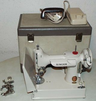 Vintage Singer Tan Featherweight Sewing Machine 221k Made In Great Britain Nr