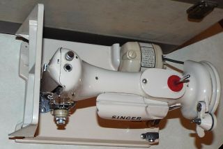 VINTAGE SINGER TAN FEATHERWEIGHT SEWING MACHINE 221K MADE IN GREAT BRITAIN NR 3