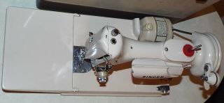 VINTAGE SINGER TAN FEATHERWEIGHT SEWING MACHINE 221K MADE IN GREAT BRITAIN NR 4