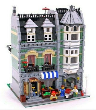 Lego 10185.  Green Grocer,  Retired Rare.  100 Complete And Extra Bits.