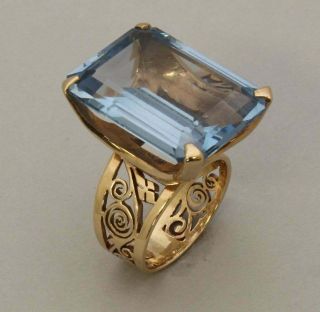 Large Vintage Designer 14k Gold And Blue Topaz Ring 17 Grams Size 7 1/2