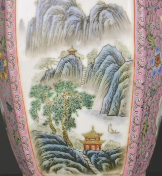 A VERY FINE MIRRORED CHINESE PORCELAIN VASES 20TH CENTURY 3