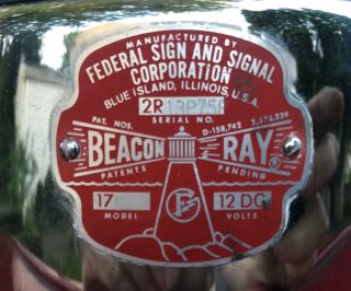 VINTAGE FEDERAL SIGNAL MODEL 176 BEACON RAY LIGHT.  See Video 2