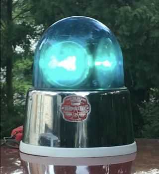VINTAGE FEDERAL SIGNAL MODEL 176 BEACON RAY LIGHT.  See Video 8