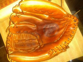 RARE VINTAGE WILSON A2000 L MADE IN THE USA 11.  75” RHT BASEBALL GLOVE 3