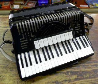 Vtg Scandalli / Bell 3/5 Piano Accordion Model 2515 L 18 " Keyboard
