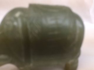 VINTAGE SMALL HAND CARVED JADE ELEPHANT WEARING A HOUDAH CAMPARISON BLANKET 7