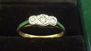 V Pretty 1930 - 50s 18ct Solid Gold Ring Set W 3 Sml White Rose Cut Diamonds O½/7¾