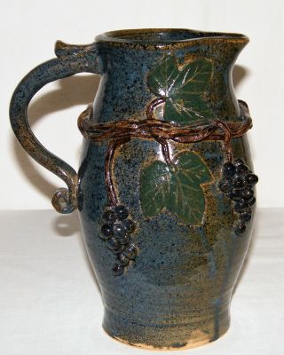 Rare Vintage Lin Craven 1999 Grapevine Pitcher Jug " Folk Pottery " Signed Ex