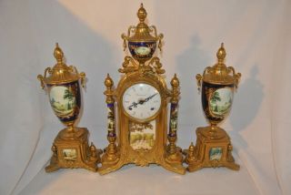 Vintage Imperial Mantel Clock - -