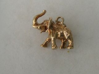 VERY RARE 9ct.  GOLD VINTAGE SOLID ELEPHANT WITH TRUNK UP CHARM OR PENDANT 5.  8grms 3