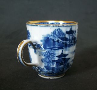 PERFECT CHINESE 18th C QIANLONG BLUE AND WHITE PAGODA LAKE TEA CUP VASE BOWL 2 7