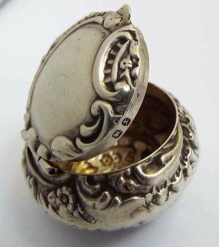 LOVELY DECORATIVE ENGLISH ANTIQUE VICTORIAN 1897 SOLID STERLING SILVER PILL BOX 3