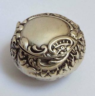LOVELY DECORATIVE ENGLISH ANTIQUE VICTORIAN 1897 SOLID STERLING SILVER PILL BOX 8