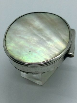 C1720 - 40 Early 18th Century Georgian Solid Silver Mother Of Pearl Snuff Box