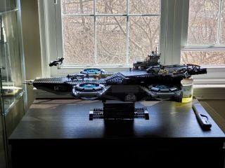 Lego Marvel Heroes The Shield Helicarrier (76042) Include All Figures.