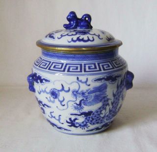 Blue & White Chinese Porcelain Kamcheng Covered Jar With Hand Painted Dragons