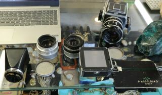 Vintage Hasselblad 1000 F Camera Zeiss Lenzes And Accessories