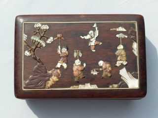 A CHINESE HARDWOOD INLAID RECTANGULAR BOX AND COVER QING PERIOD MOTHER OF PEARL 2