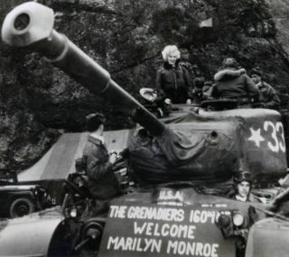 1954 Actress Marilyn Monroe Us Troops Korea Tank Photo 3.  5x5 " Vintage