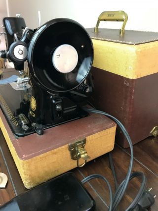 SERVICED Heavy Duty Vtg Singer Sewing Machine 99 - 31 Denim Leather Portable,  Gold 6