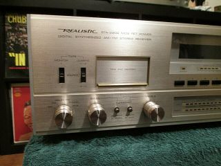 REALISTIC STA - 2200 Digital AM/FM Stereo Receiver LΩΩK (Vintage) 3
