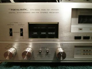 REALISTIC STA - 2200 Digital AM/FM Stereo Receiver LΩΩK (Vintage) 6
