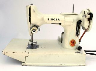 Vintage 1964 Singer 221k White Featherweight Sewing Machine Gb 4 Restoration