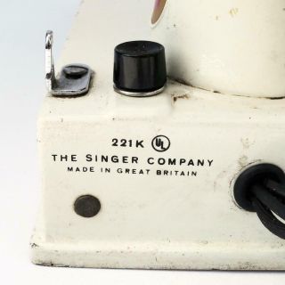 Vintage 1964 Singer 221k WHITE Featherweight Sewing Machine GB 4 Restoration 3