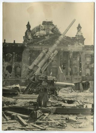 Wwii Large Size Photo: German Flak 40 Anti - Aircraft Gun In Ruined Berlin Center