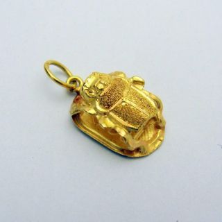 Vintage Middle Eastern 18k Solid Gold Carved Scarab Charm Pendant