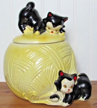 Vtg.  American Bisque Figaro Kitten Cat On Ball Of Yarn Cookie Jar Yellow Black