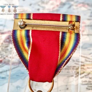 WORLD WAR II US VICTORY MEDAL RIBBON BAR HONORABLE DISCHARGE LAPEL PIN PERIOD 5