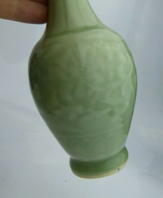 Chinese Fine Quality Longquan Celadon Bottle Vase Floral Design Qing / Republic 2