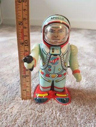 Vintage Shudo Japan Wind Up Apollo NASA Space Man Robot Tin Toy 1960 ' s 2