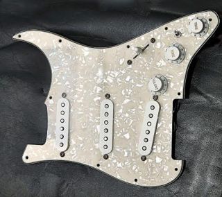 Fender Pure Vintage 65 Loaded Strat Pickguard Parch Aged Pearl 7 Way Oranycolor