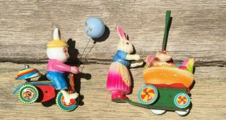 VINTAGE JAPAN WIND UP RABBIT IN STROLLING & RABBIT ON TRICYCLE EASTER TIN TOYS 3