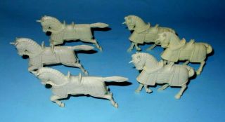 1950 - 60s Marx Medieval Castle Play Set Flat Cream Plastic 54mm Knight Horses X 6