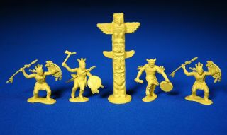 4 Louis Marx Fort Apache Playset 54mm Yellow Indians,  Totem Pole,  Fine,  1950s