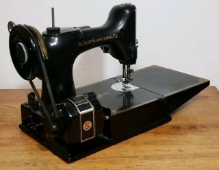 Vintage Singer Featherweight 221 - 1 Sewing Machine With Case 12